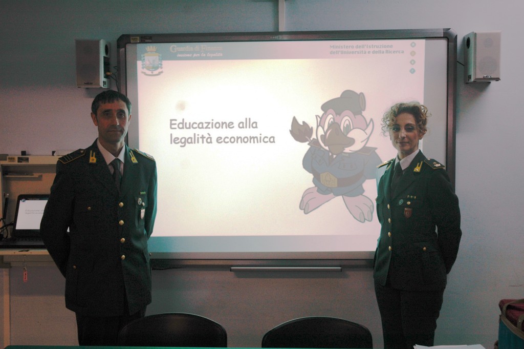 EDUCAZIONE ALLA LEGALITÀ ECONOMICA – La Guardia di Finanza va a scuola