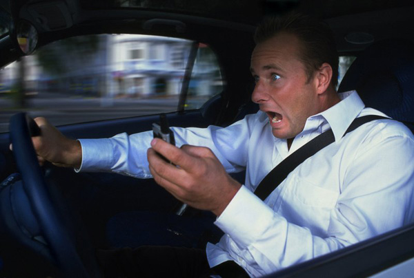 INCIDENTI D’AUTO – Si potrà sapere chi usava lo smartphone mentre guidava