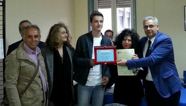 S. TERESA RIVA – Premiati i vincitori del concorso grafico per studenti “Di mafia si muore, di legalità si vive”