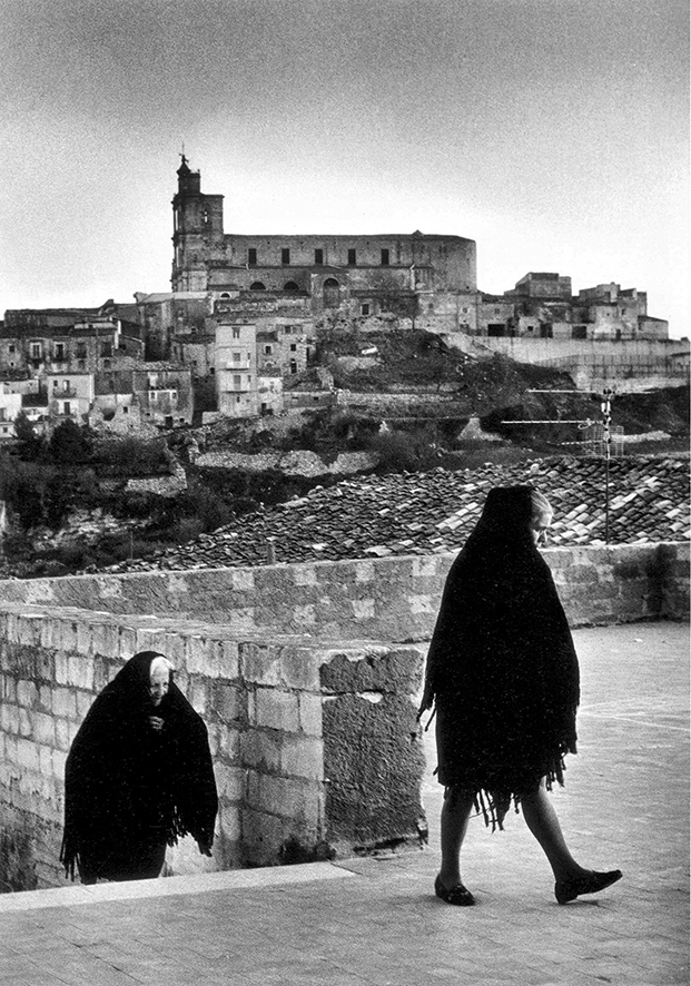 SCATTI D’AUTORE – Giuseppe Leone, fotografare il pensiero siciliano