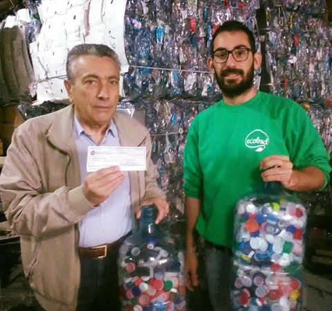 “TAPPI” PER UN SEDIA A ROTELLE – Matteo De Simone insieme a Ecobad per il Sociale