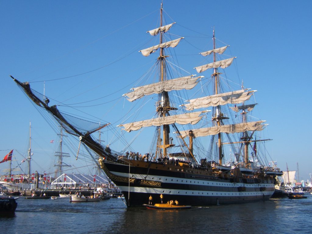 MESSINA – Approda L’Amerigo Vespucci