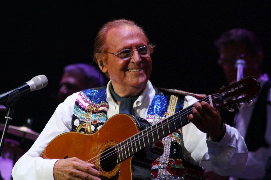 AQUEDOLCI – Arriva il tour estivo di Renzo Arbore l’Orchestra Italiana