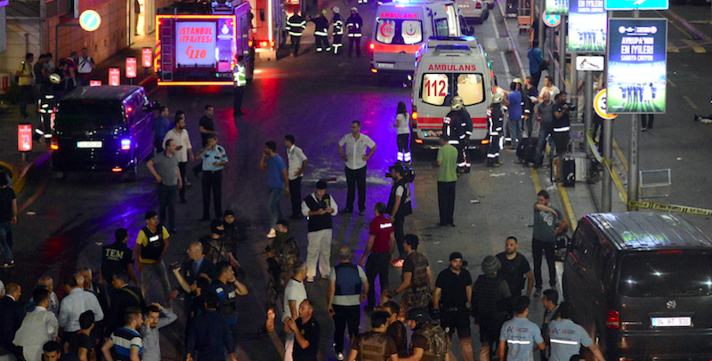 ISTANBUL – Strage in aeroporto tre i kamikaze in azione