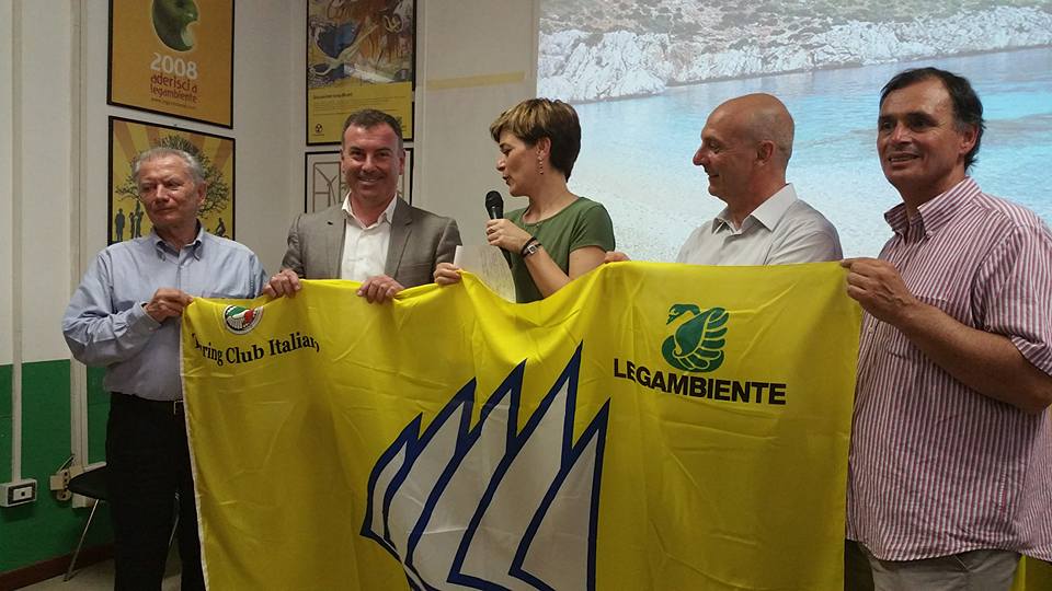 GUIDA BLU 2016 – Assegnate 5 vele al comune di Santa Marina Salina