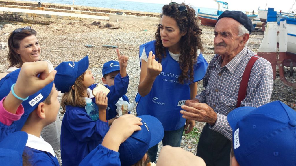AMBIENTE – Promossi “delfini guardiani” 450 ragazzi delle Eolie e delle Egadi