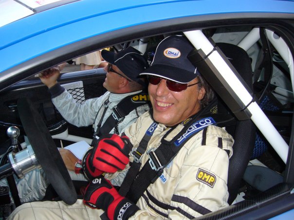 LEO CARANNA – “La gente aspettava  il suo arrivo”, mentre amava il rombo della sua auto