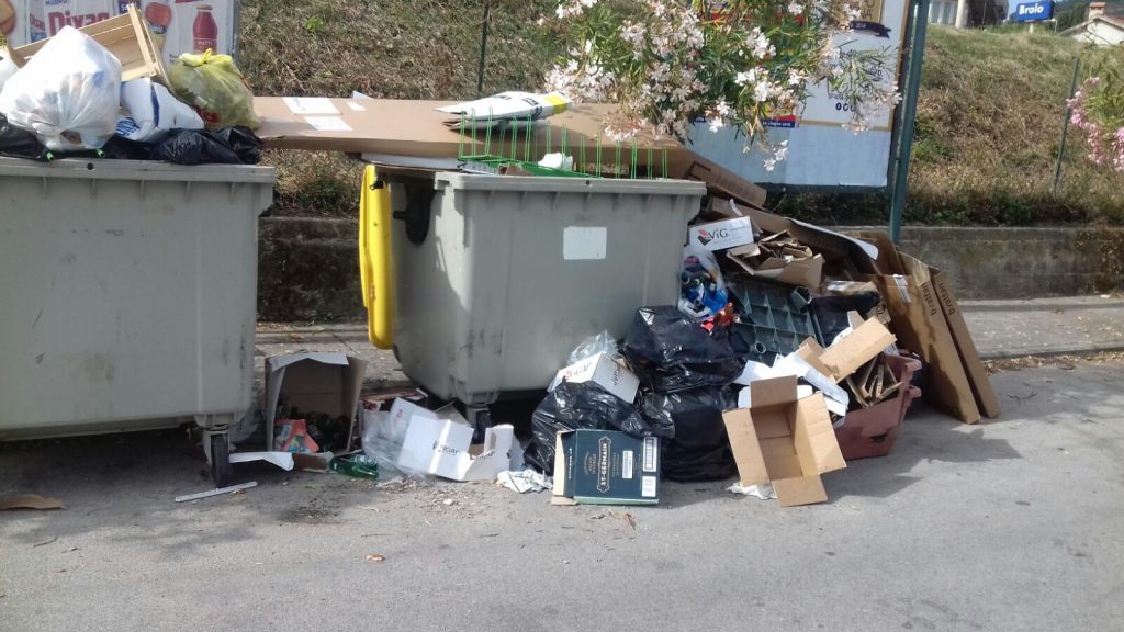 EMERGENZA RIFIUTI – A Milazzo divieto di conferire i rifiuti nei cassonetti per i prossimi 3 giorni