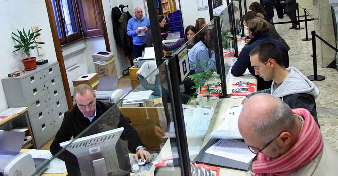 AGENZIA PUBBLICO IMPIEGO – In caso di necessità il dipendente può essere richiamato dalla villeggiatura