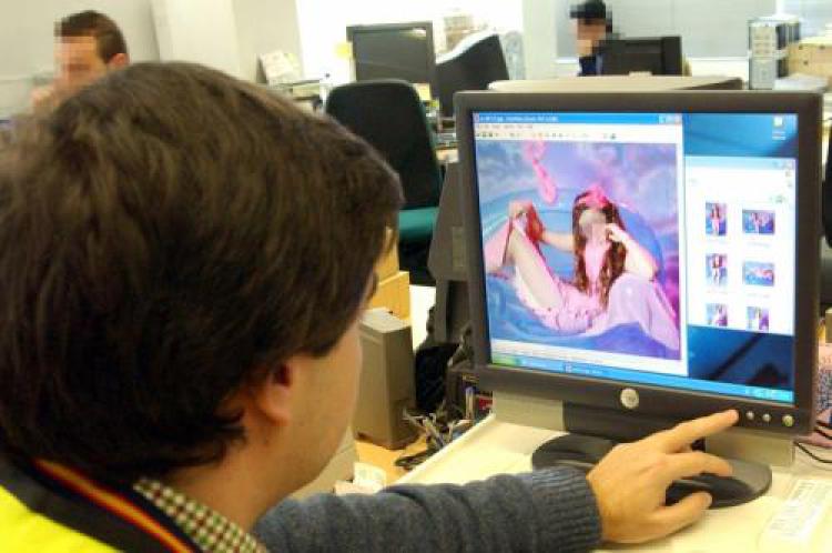 ISOLE EOLIE – Uomo accusato di pornografia minorile e adescamento di minore