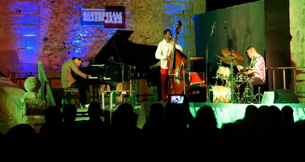 CASTROREALE JAZZ – Sold out per la prima serata, domani: Sarah Jane Morris e Tony Remy