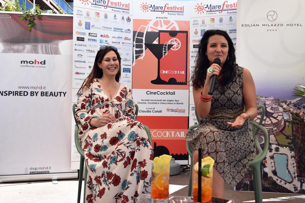 MAREFESTIVAL – Al CineCocktail Gabriella Germani fa gli auguri di compleanno a Virginia Raggi