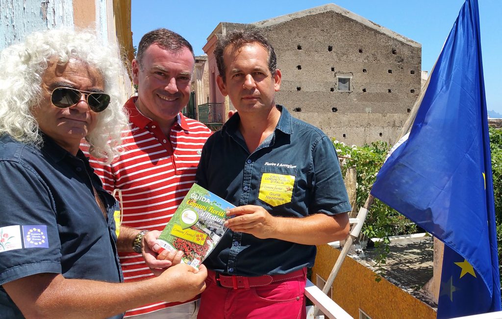 SALINA – Il sindaco Lo Schiavo porta le Eolie in Comuni Fioriti