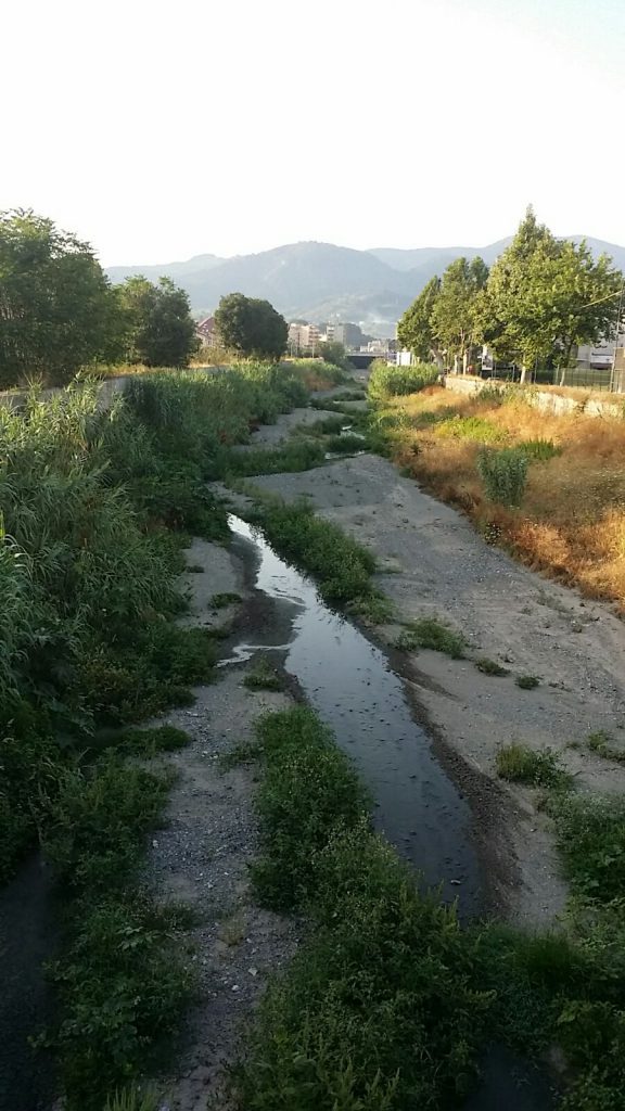 LEGAMBIENTE LONGANO – Uno scarico fognario nel torrente Longano