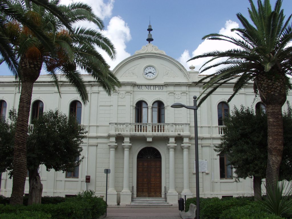 PRECARI COMUNE DI CAPO D’ORLANDO – Da sette mesi senza stipendio