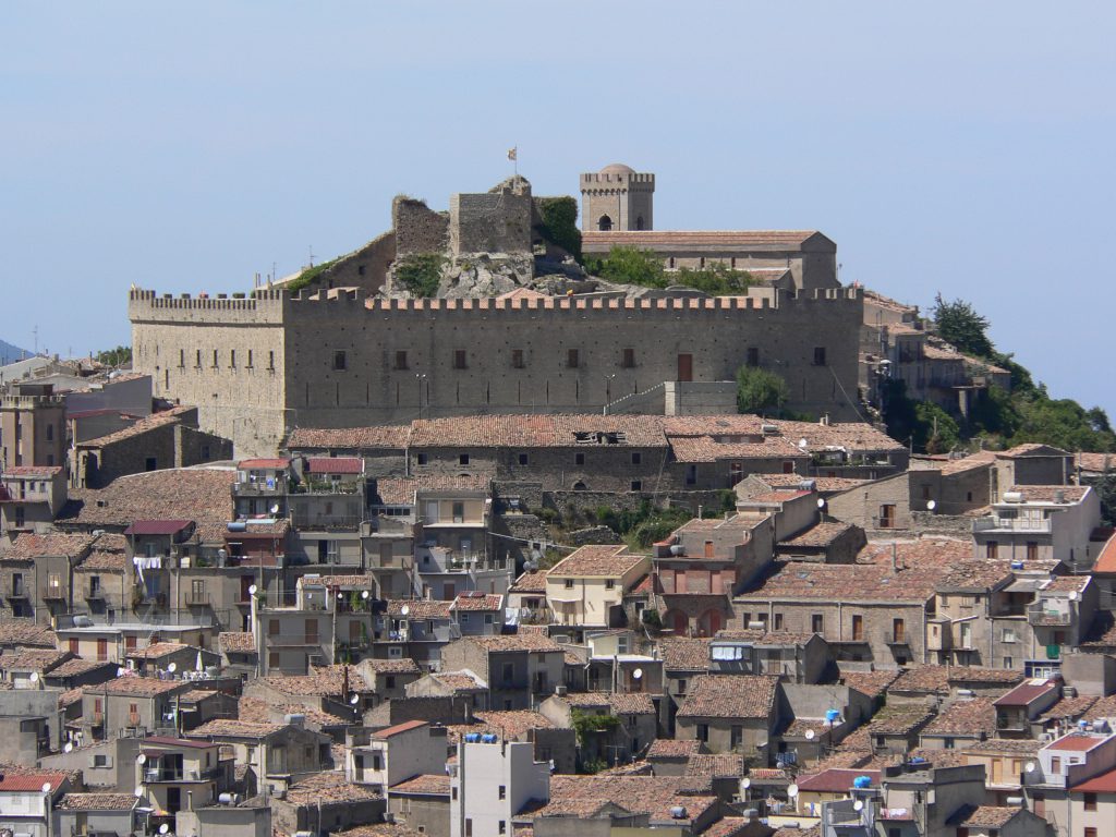 TRACCE DI MEMORIA – Sabato conferenza stampa di presentazione al Castello Federico III d’Aragona di Montalbano Elicona