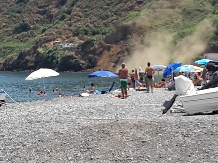 LIPARI – Frana costone a Unci, nessun ferito