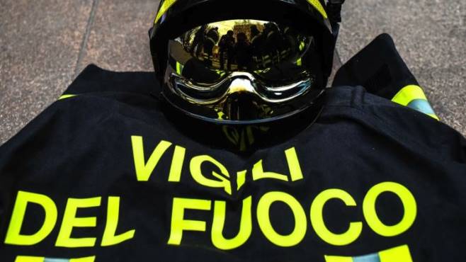 VIGILI DEL FUOCO –  Ragazza precipita in una voragine tra gli scogli
