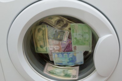 OPERAZIONE LABIRINTO – Arresti nella capitale, coinvolti un parlamentare e due dipendenti delle Entrate