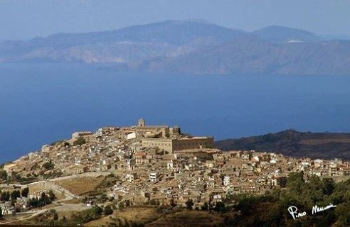 SISMA NEL CENTRO ITALIA – Il comune di Montalbano Elicona dona gli incassi del castello ai terremotati di Amatrice
