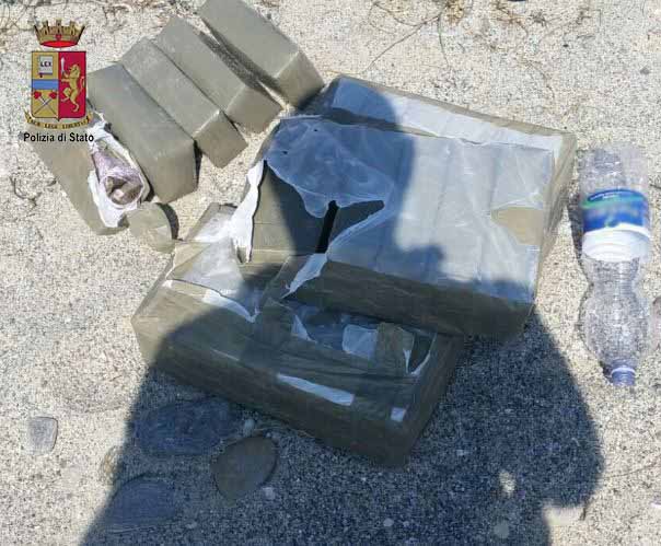 MESSINA – Droga, la Polizia rinviene e sequestra 23 chili di marijuana