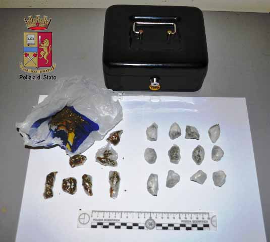 MESSINA – Marijuana nell’armadio di casa