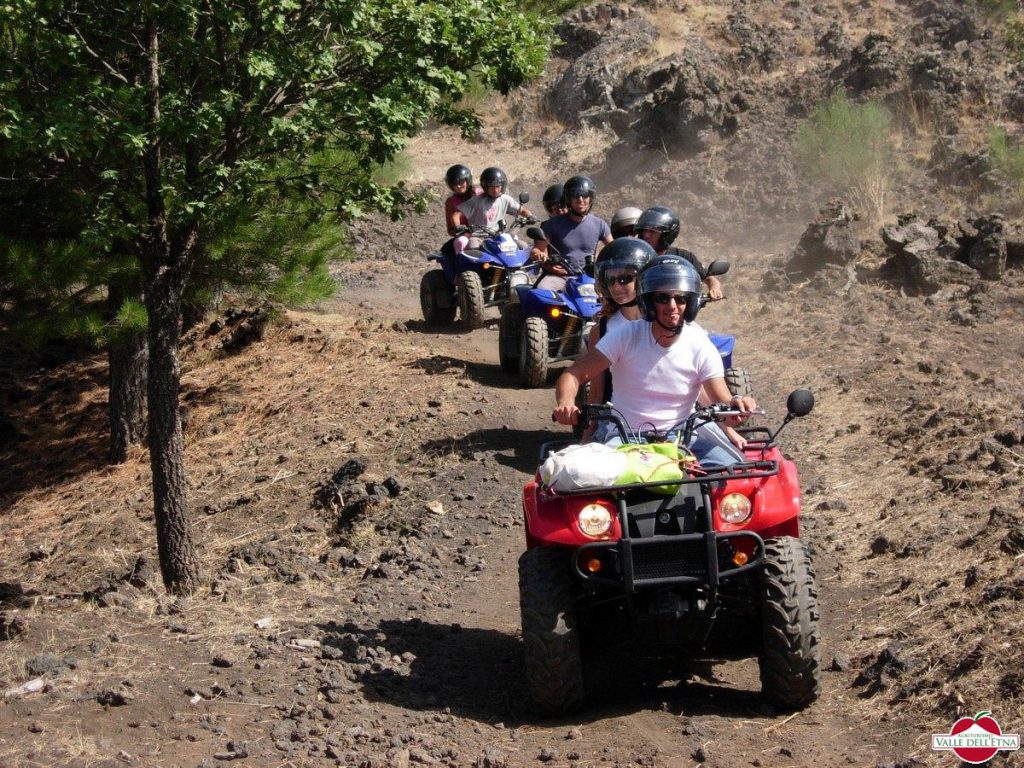 LONGI – Coppia di turisti in escursione sui Nebrodi finiscono in dirupo