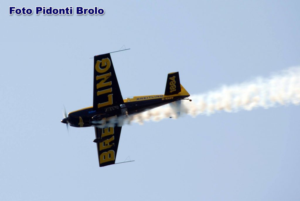 CIAO FRANCESCO – Durante la conferenza stampa di ieri, a Brolo, ricordato il pilota acrobatico, per tutti il pilota dell’Areo Breitling