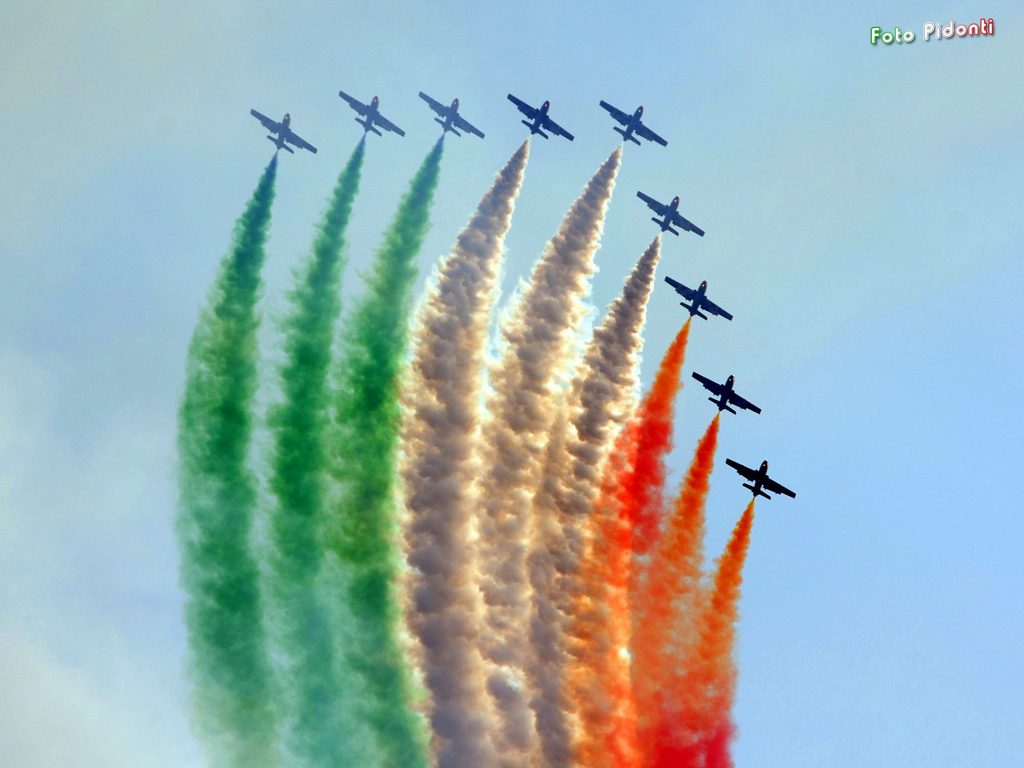 FOTO TRICOLORI A BROLO – Le “Frecce” viste dai Pidonti