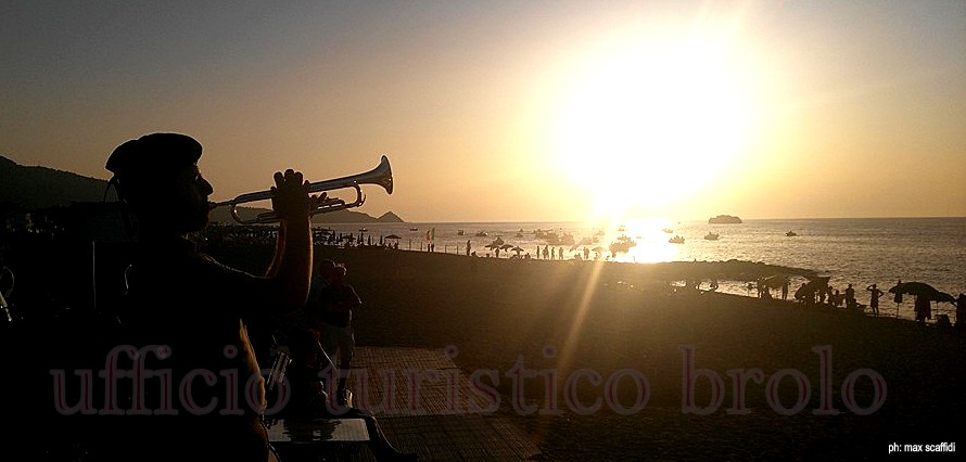 FOTO & SIMBOLI – Il Silenzio per i Caduti del Mare