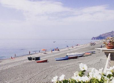 FURCI SICULO – La Capitaneria sequestra campo di calcio abusivo sulla spiaggia