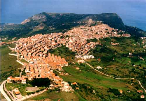 SAN FRATELLO – Fatale caduta dal tetto