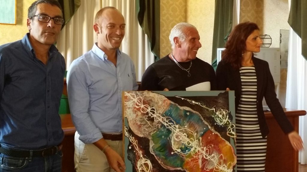 “MITOCONDRIA”- Santi Sindoni regala una sua opera alla Città di Patti