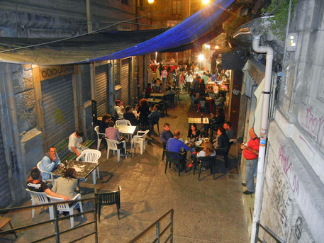 LIBRI – I mercati popolari di Palermo come teatri di vita