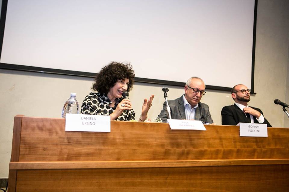 MESSINA –  Pubblico numeroso all’inaugurazione di “Calligrammi” di Pina Inferrera per “Le Scalinate dell’Arte”