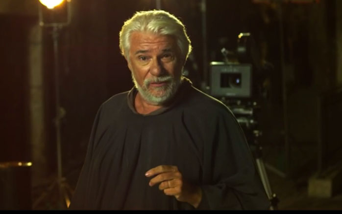 SUPERBATTERI – Ricky Tognazzi racconta il “Supervampiro” in uno spot per il corretto uso degli antibiotici
