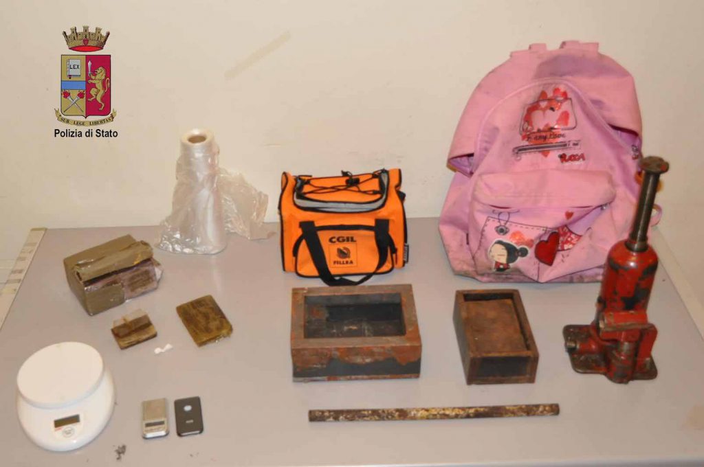 MESSINA – Arrestato pusher, sequestrati hashish e cocaina