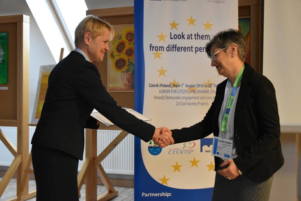 ANGELA FOGLIANI – Professionalità e concretezza nel costruire reti di contatti internazionali per sviluppare il senso della cittadinanza e dell’identità europea
