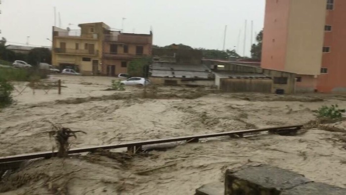 MALTEMPO – Si torna pian piano alla normalità, ancora disperso l’uomo di Letojanni