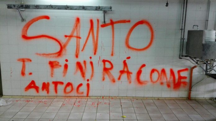 INTIMIDAZIONI – Un Santo al macello