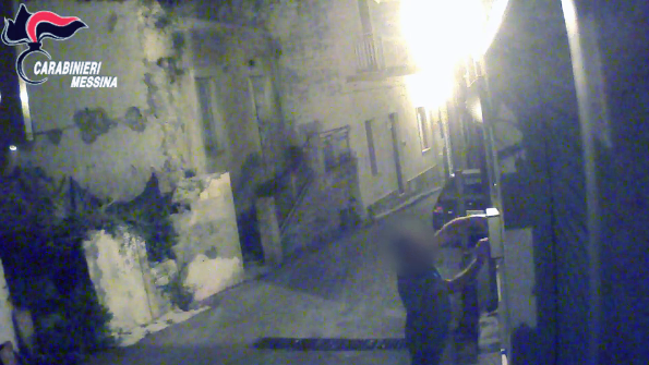 FALCONE – Minacce ed estorsione, arrestato badante di 85enne