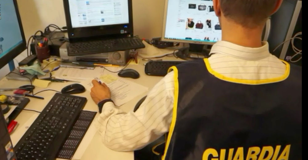PIRATERIA ONLINE – Sequestrati 152 siti internet utilizzati per il downloading e lo streaming illegale