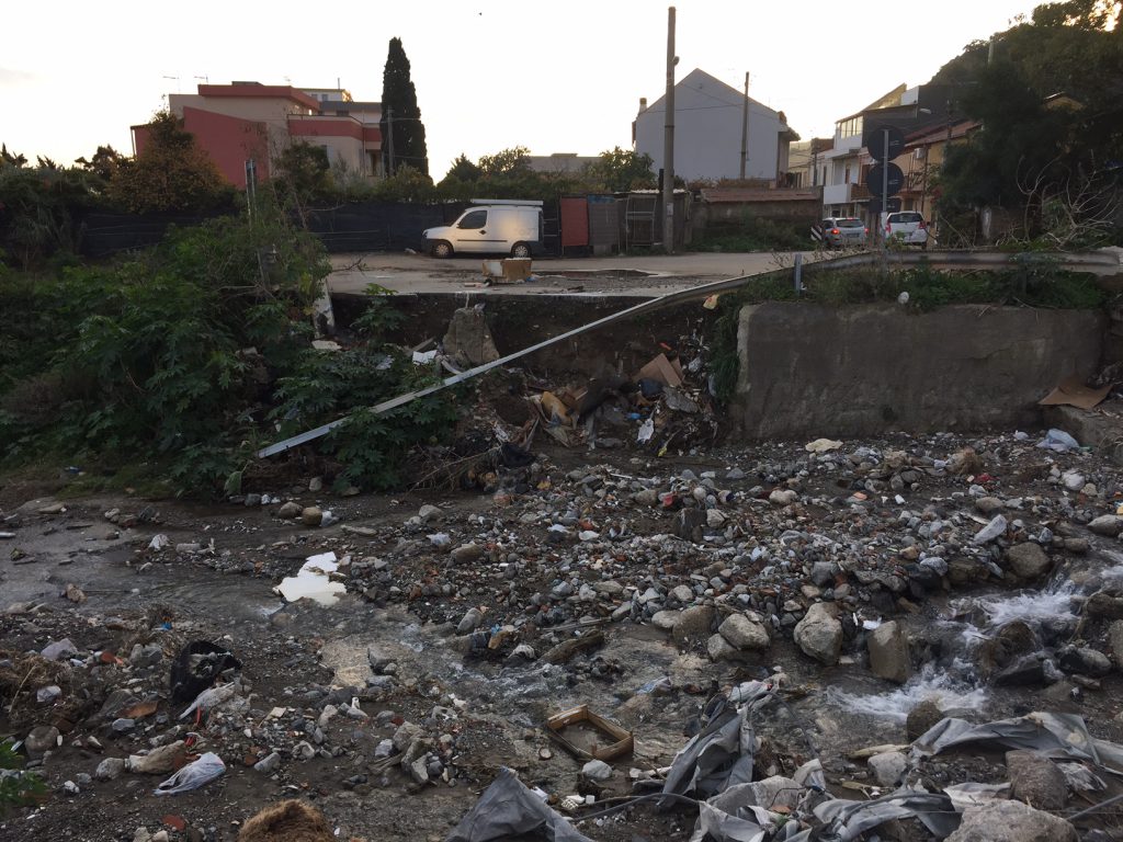 MESSINA – Tutto molto bello, il luccichio sfavillante del Natale in città ma.. le periferie?
