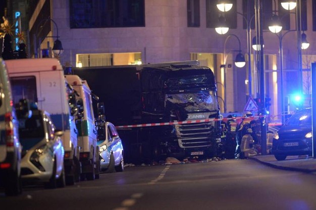 L’ATTENTATO – In Germania, e torna l’incubo terrorismo in Europa