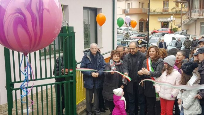 SINAGRA – Maccora, Faraone e Laccoto al taglio del nastro della scuola ristrutturata