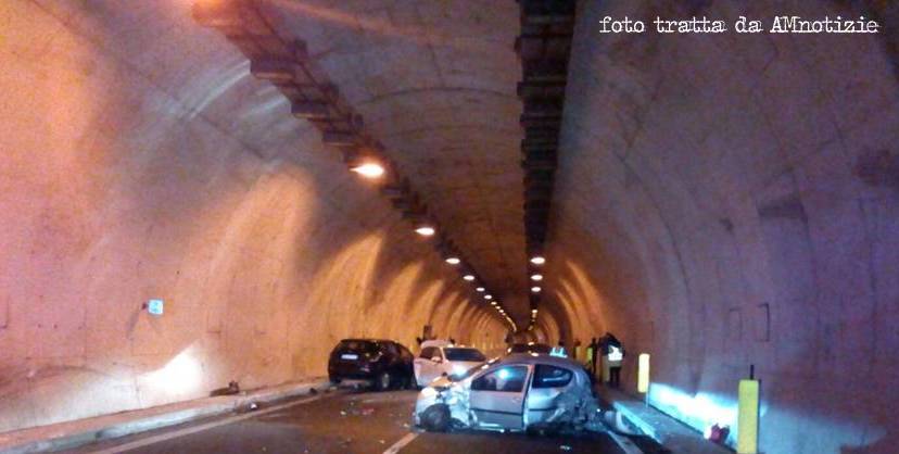 INCIDENTE – Grave bilancio per quello in galleria sulla A20