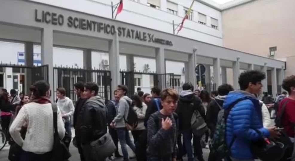 SCUOLE E CONDANNE – Prof allo studente:  «Sei uno str…». Miur condannato