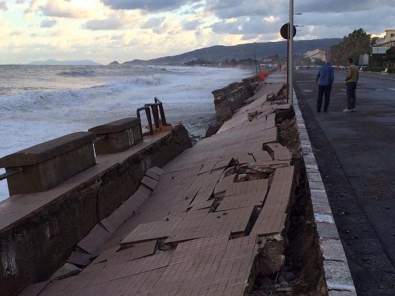 S. AGATA MILITELLO – Crollo del lungomare: prima la messa in sicurezza ed a  marzo l’inizio dei lavori di ricostruzione del muro