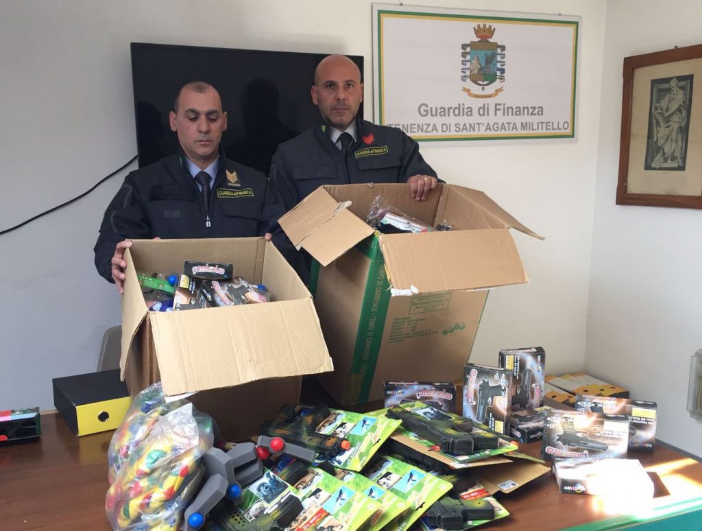 S. STEFANO DI CAMASTRA – Sequestrati diecimila articoli privi dei requisiti di conformità e sicurezza, denunciato un responsabile