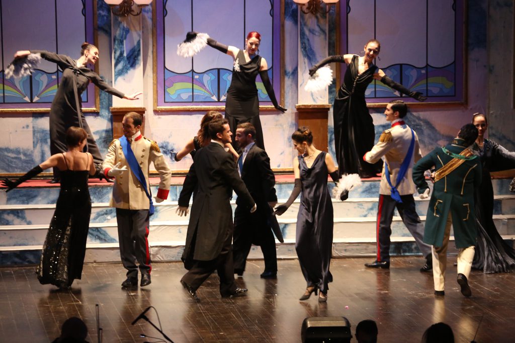 BARCELLONA POZZO DI GOTTO – Al Teatro Mandanici grande successo per “La vedova allegra”